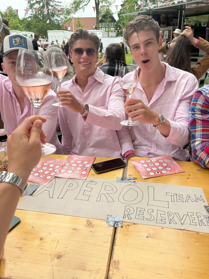 Pink shirt outfits 