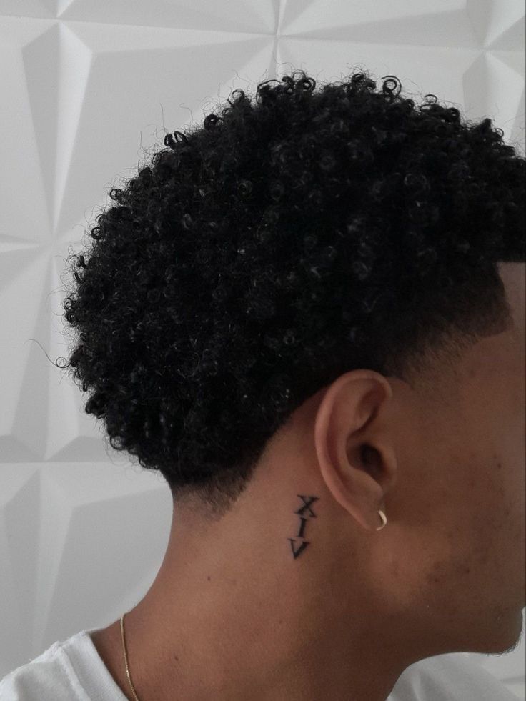 low taper fade 
